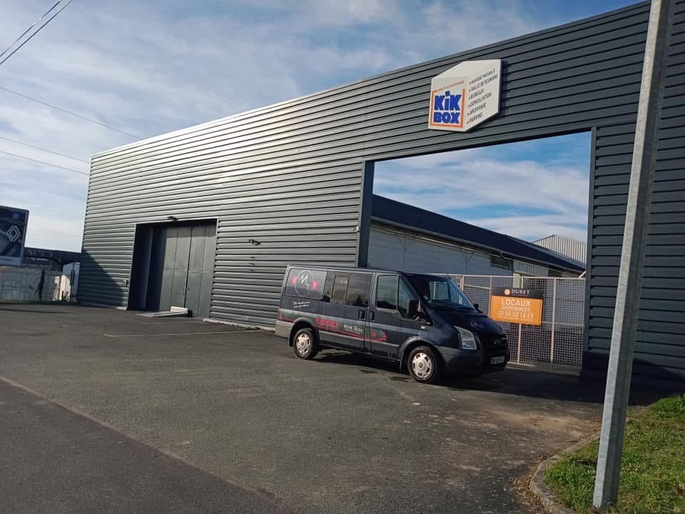 Bardage de bâtiment professionnel par Atelier Nuance