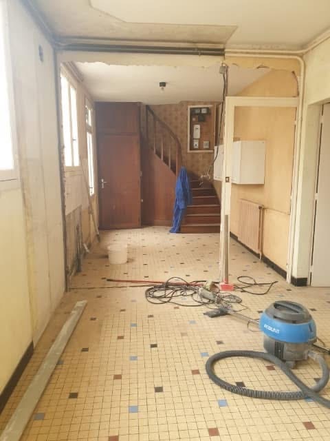Intérieur avant rénovation complète par Atelier Nuance